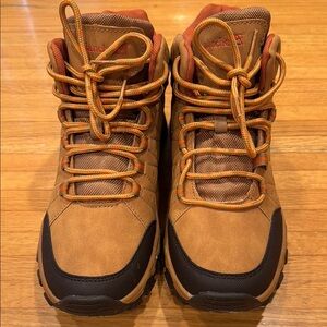 Avalanche- Women’s Brown Hiking Boots (size 8)
